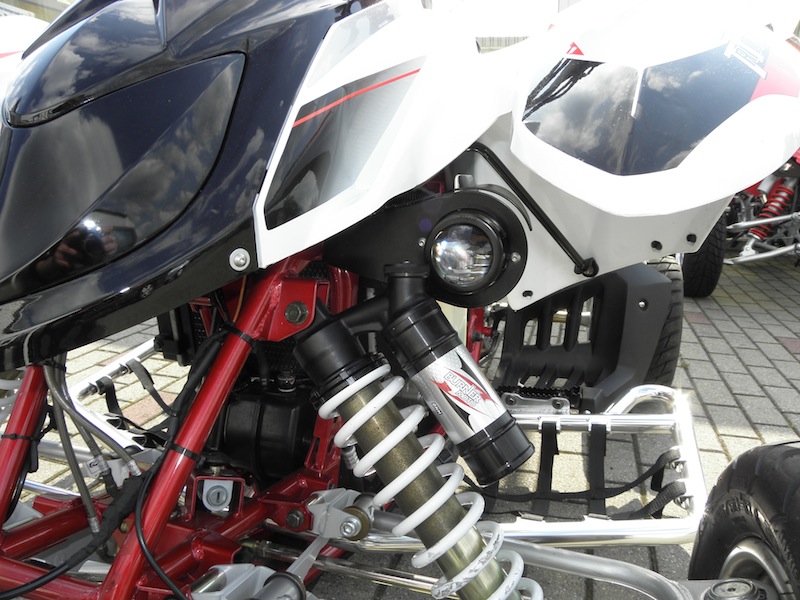 Ellipsoidscheinwerfer mit Fern-und Abblendlicht incl. Universalhalterung